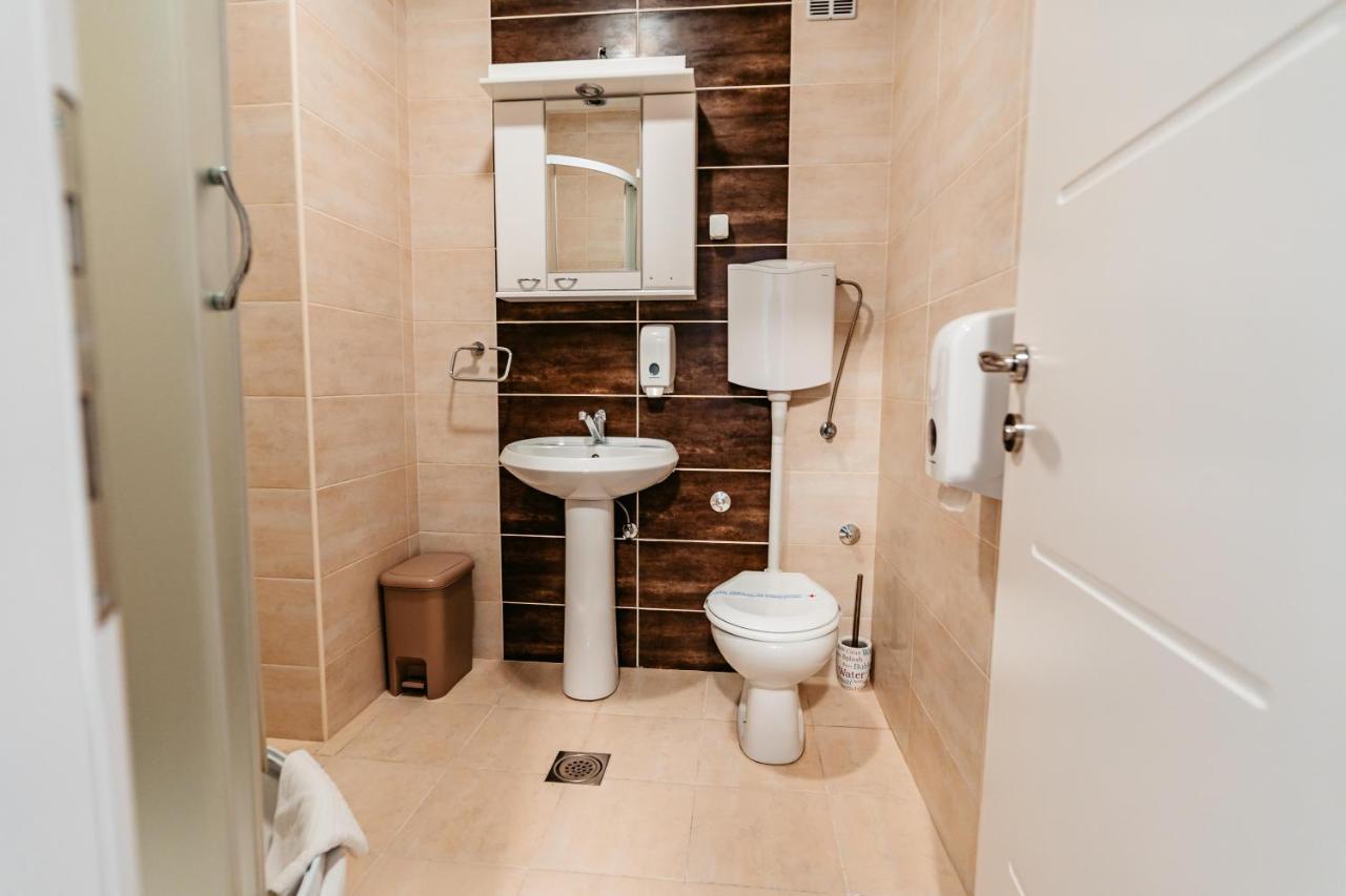 Lotos Depandans Otel Ni Dış mekan fotoğraf