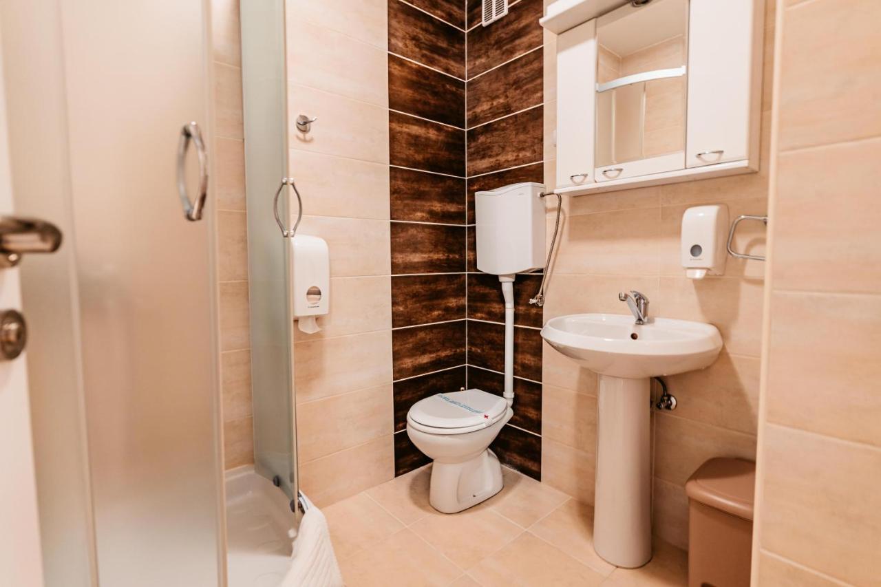 Lotos Depandans Otel Ni Dış mekan fotoğraf