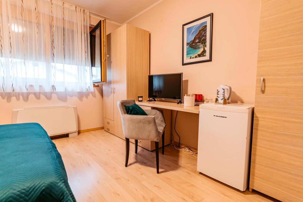 Lotos Depandans Otel Ni Dış mekan fotoğraf
