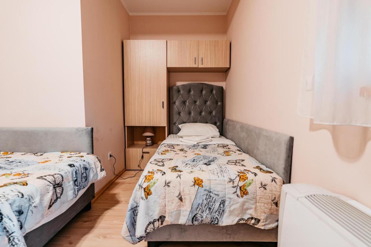 Lotos Depandans Otel Ni Dış mekan fotoğraf