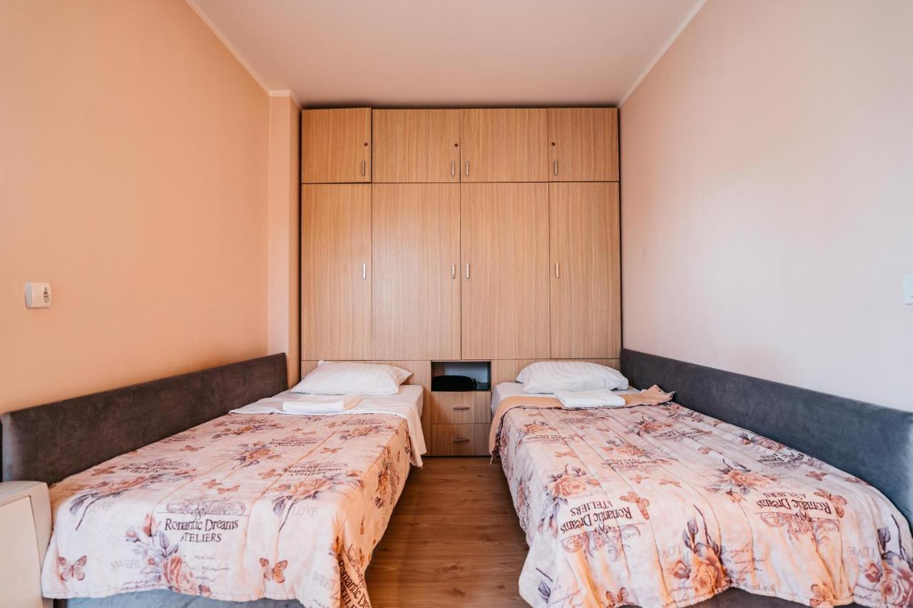 Lotos Depandans Otel Ni Dış mekan fotoğraf