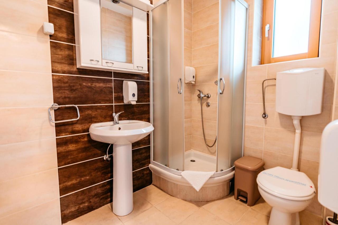 Lotos Depandans Otel Ni Dış mekan fotoğraf