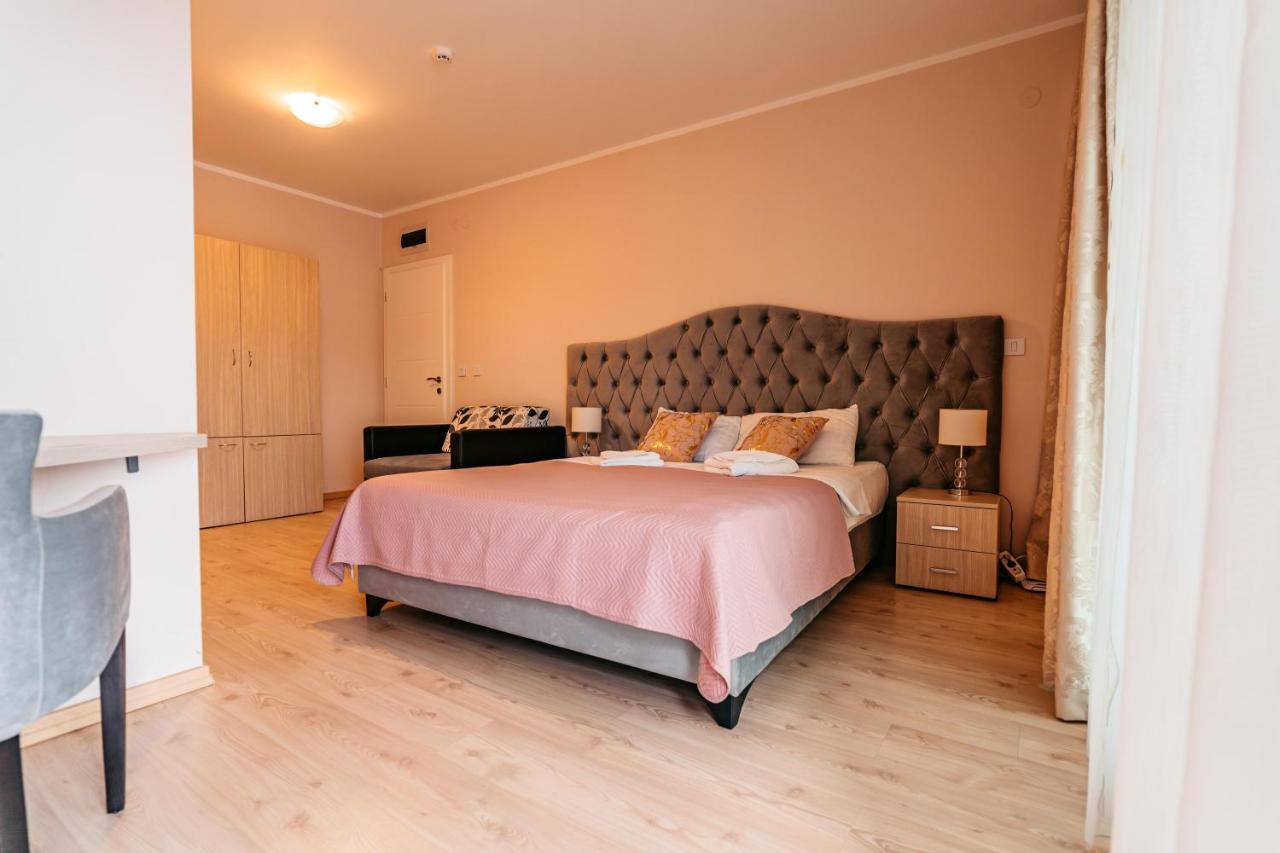 Lotos Depandans Otel Ni Dış mekan fotoğraf