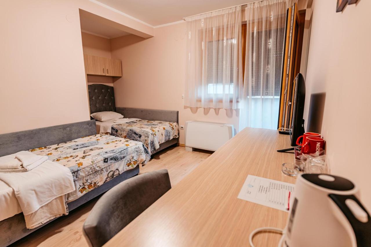 Lotos Depandans Otel Ni Dış mekan fotoğraf