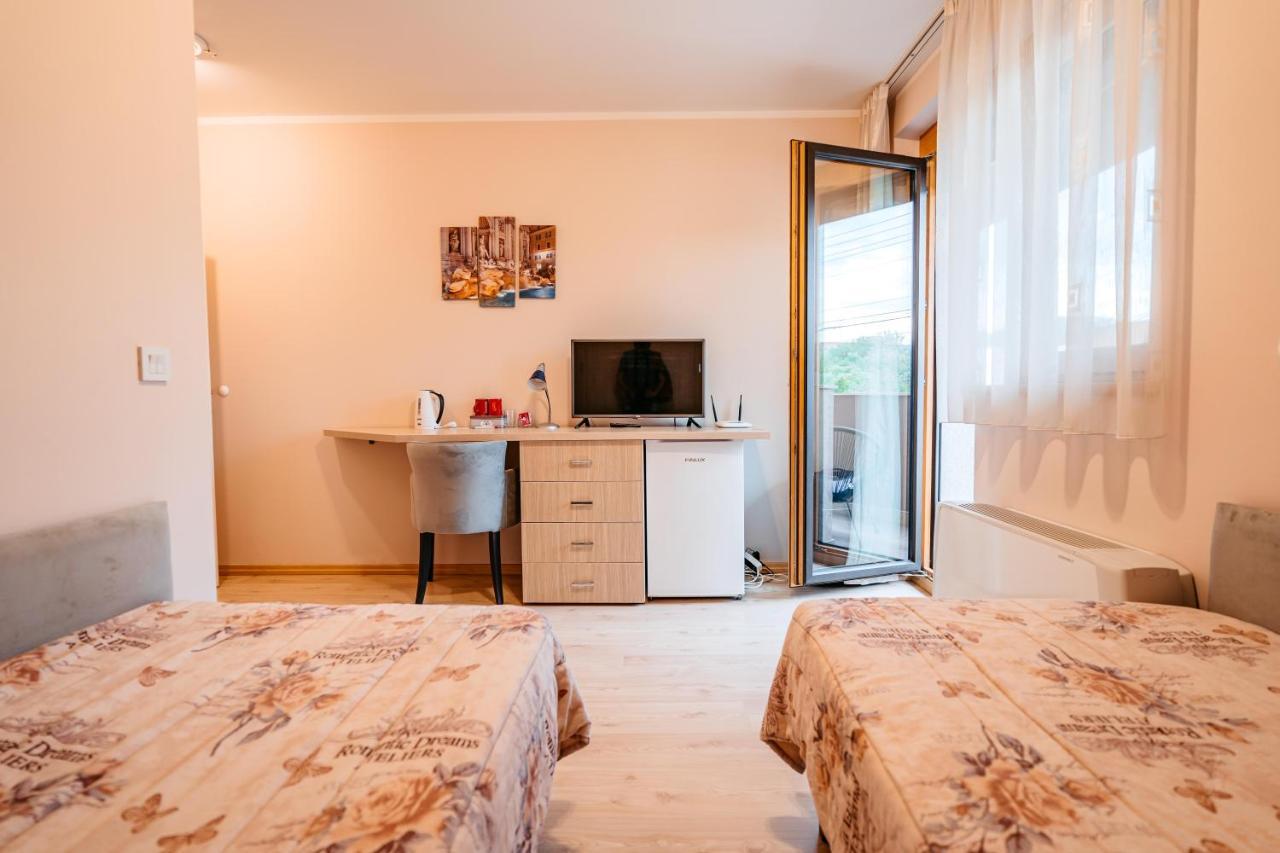 Lotos Depandans Otel Ni Dış mekan fotoğraf