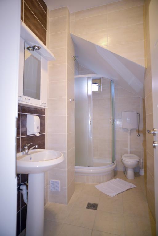 Lotos Depandans Otel Ni Dış mekan fotoğraf